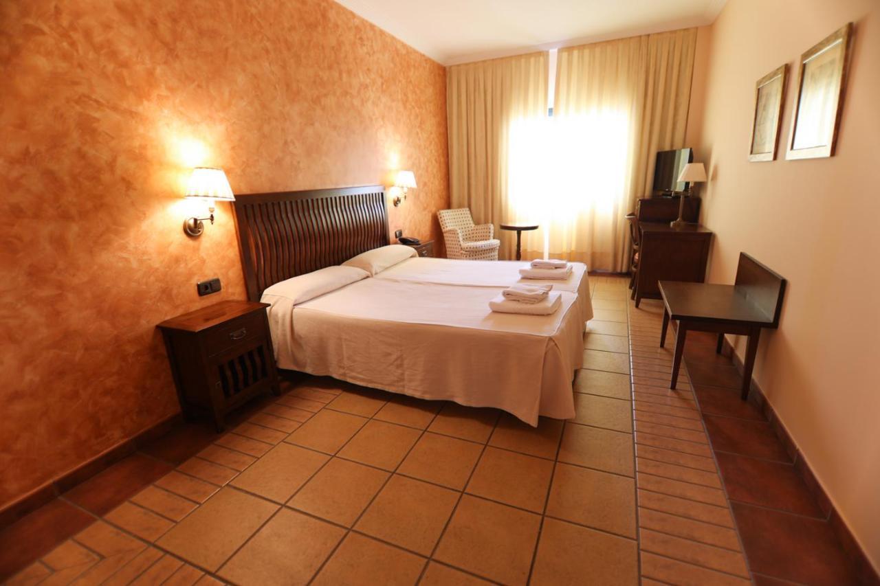 Hospedium Hotel Dona Mafalda De Castilla Plasence Extérieur photo