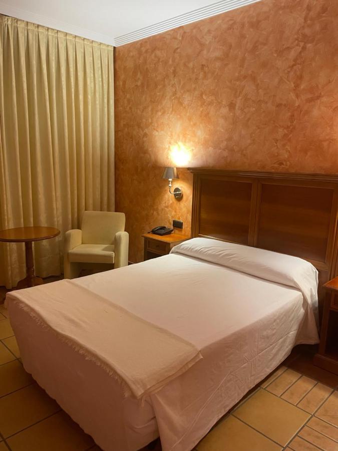 Hospedium Hotel Dona Mafalda De Castilla Plasence Extérieur photo