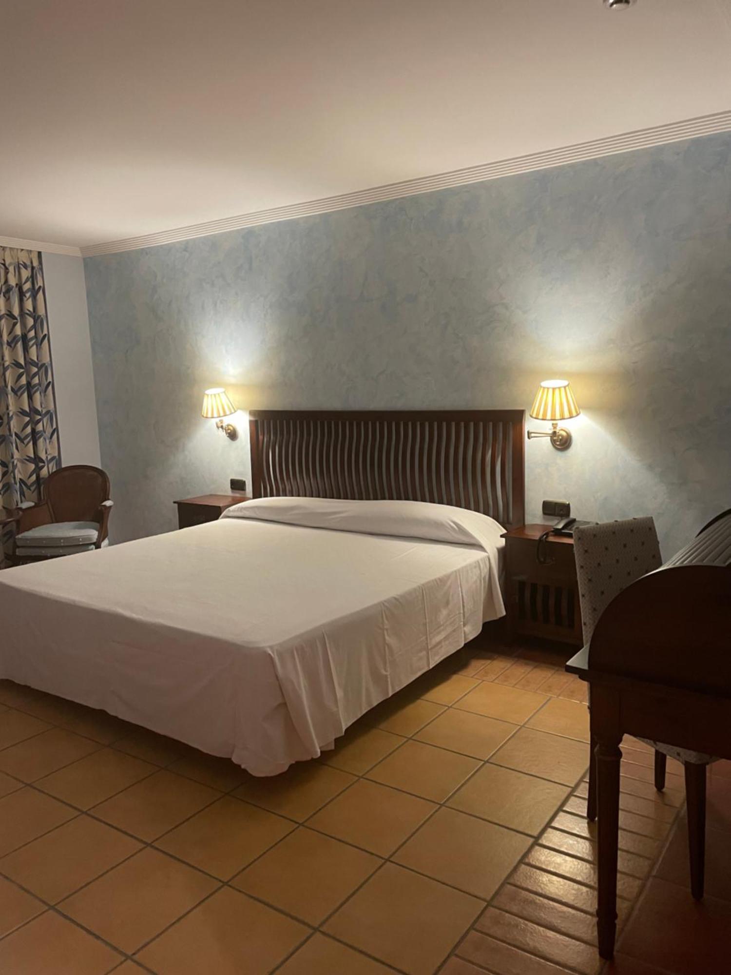 Hospedium Hotel Dona Mafalda De Castilla Plasence Extérieur photo